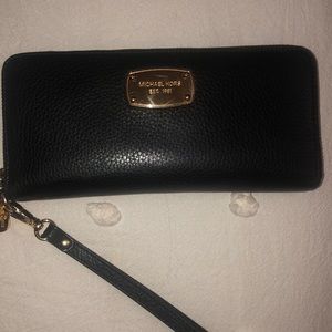 Michael Kors Jet Set black pebbled leather wallet/wristlet